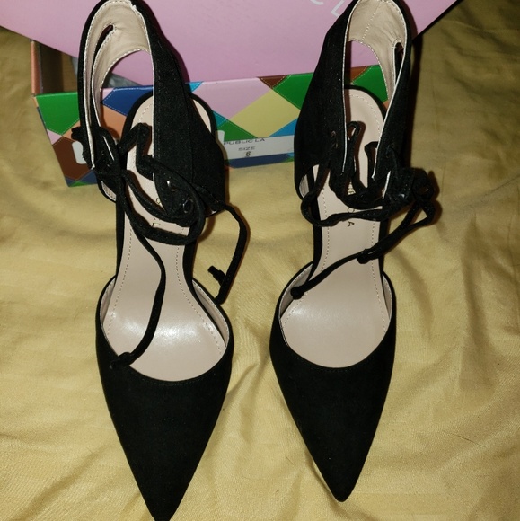 Shoes - Picture 2 of 4